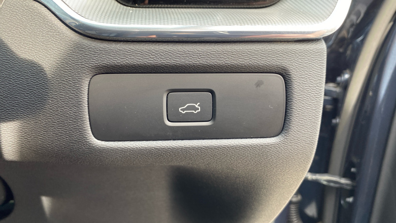 Volvo XC60 2.0 B5P Plus Dark 5dr AWD Geartronic Petrol Estate